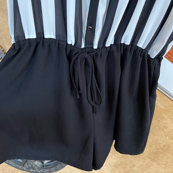 Forever 21 Black And White Stripe One-Piece Romper Size L - Picture 11 of 11